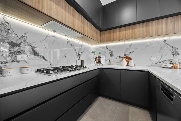 Photo of property in 2 Laurel Drive, Rosehill, 2113