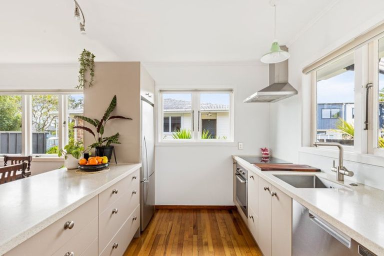 Photo of property in 26 Durham Street, Te Atatu Peninsula, Auckland, 0610