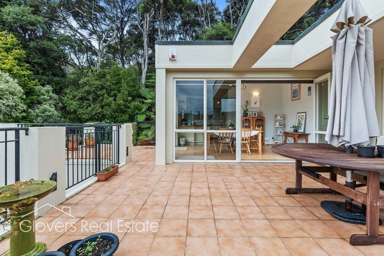 Photo of property in 23a Woodfern Crescent, Titirangi, Auckland, 0604