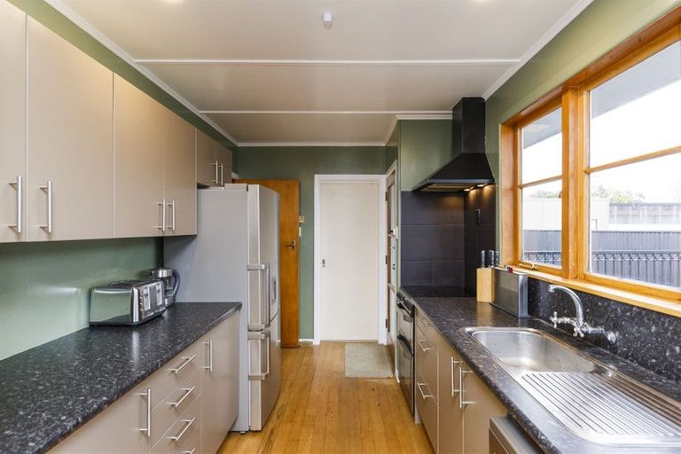 Photo of property in 3 Tararua Terrace, Cloverlea, Palmerston North, 4412