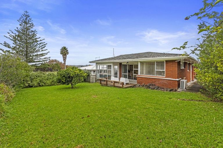 Photo of property in 2/4 Larne Avenue, Pakuranga Heights, Auckland, 2010