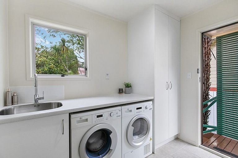 Photo of property in 29 Wirihana Road, Titirangi, Auckland, 0604