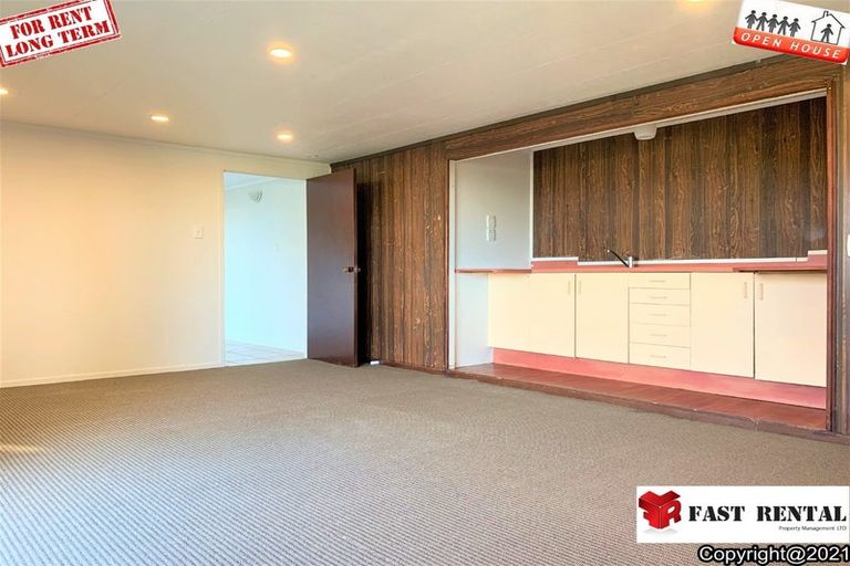 Photo of property in 18 Sumich Place, West Harbour, Auckland, 0618