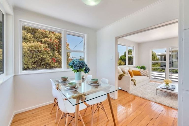 Photo of property in 66 Bond Crescent, Forrest Hill, Auckland, 0620