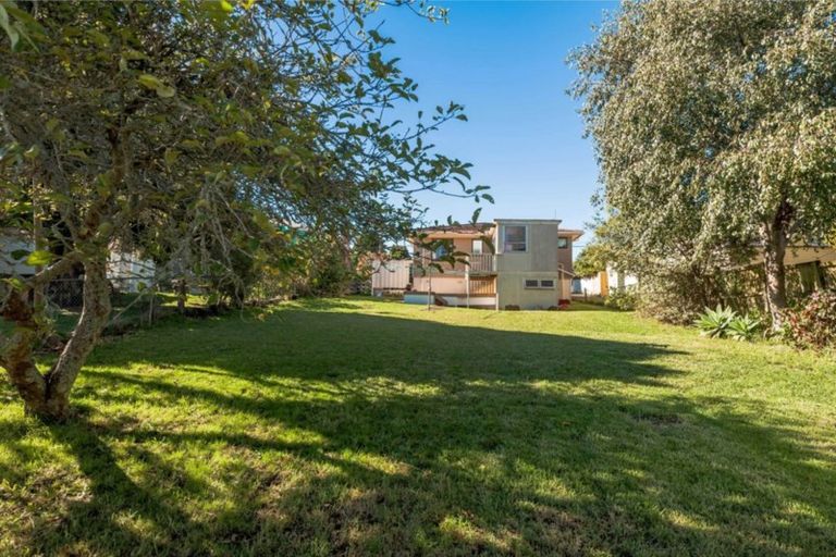 Photo of property in 7 Springside Place, New Lynn, Auckland, 0600