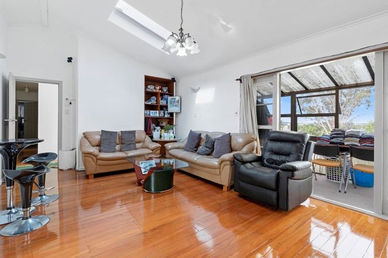 Photo of property in 15 Roband Avenue, Glenfield, Auckland, 0629