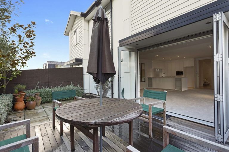 Photo of property in 144a Holly Road, St Albans, Christchurch, 8014