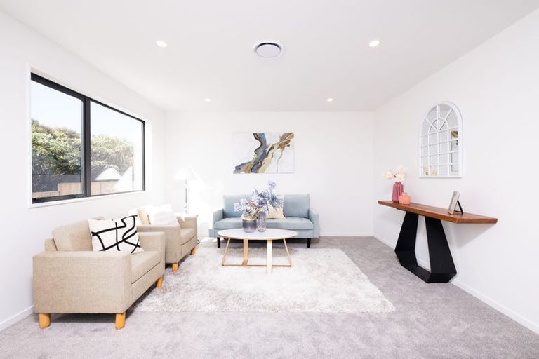 Photo of property in 37 Taipahitini Road, Rosehill, 2113