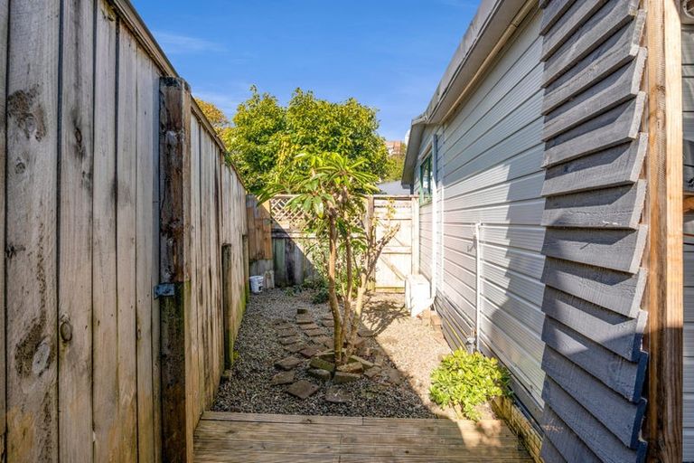 Photo of property in 40 Queens Road, Glen Avon, New Plymouth, 4312