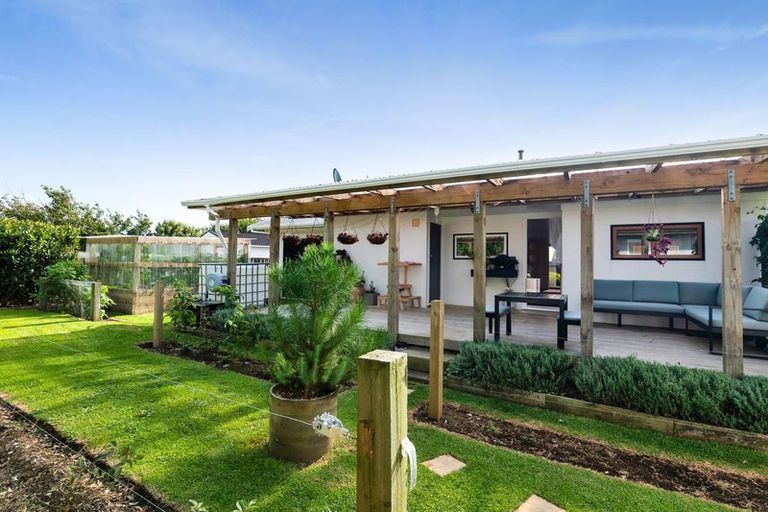 Photo of property in 16 Ponderosa Place, Opunake, 4616