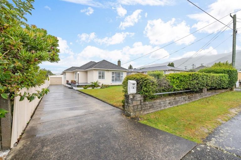 Photo of property in 6 Mckay Street, Wainuiomata, Lower Hutt, 5014