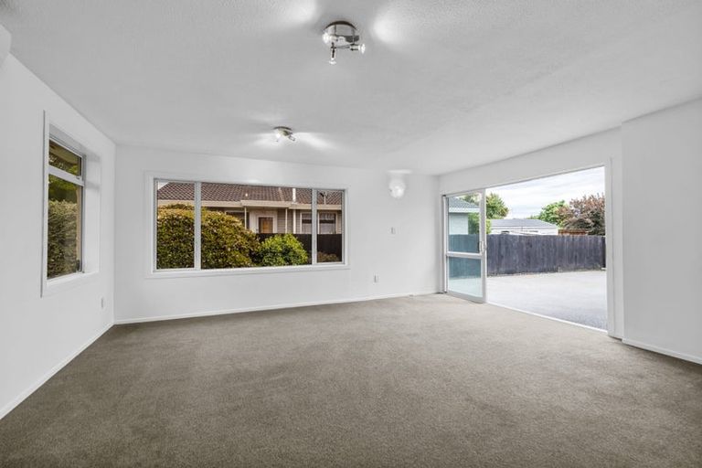 Photo of property in 9 Curzon Place, Parklands, Christchurch, 8083