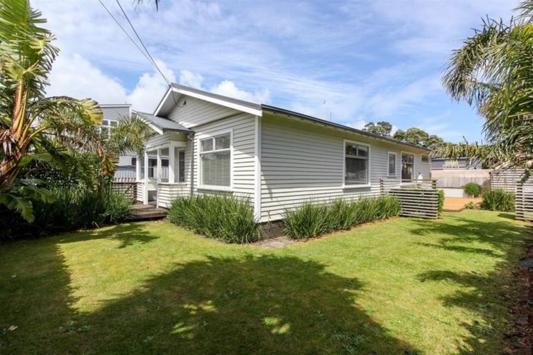 Photo of property in 30 Nobs Line, Strandon, New Plymouth, 4312