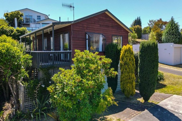 Photo of property in 2/6 Kowhai Road, Rainbow Point, Taupo, 3330