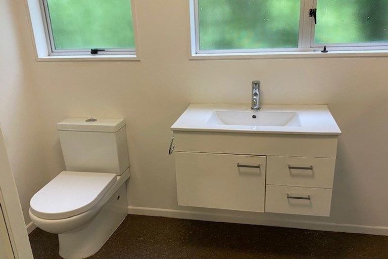 Photo of property in 2/49 Maungaraki Road, Korokoro, Lower Hutt, 5012