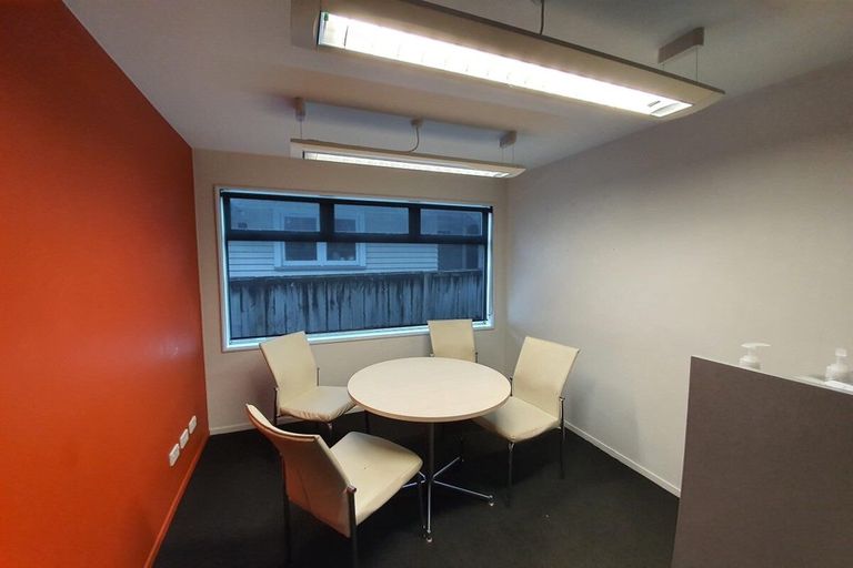 Photo of property in 1/108 Lincoln Road, Henderson, Auckland, 0610