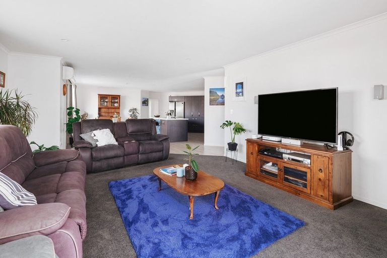 Photo of property in 1 Anglers Way, Omokoroa, 3114
