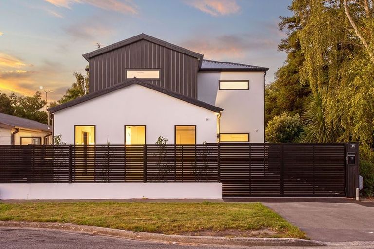 Photo of property in 19 Hutcheson Street, Sydenham, Christchurch, 8023