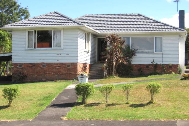 Photo of property in 18 Trojan Crescent, New Lynn, Auckland, 0600