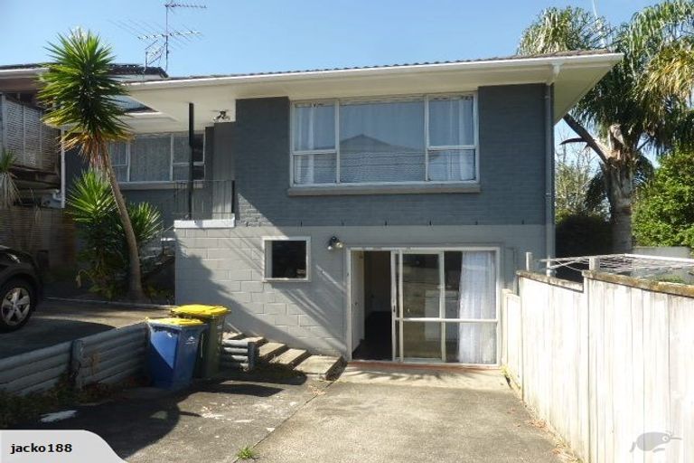 Photo of property in 1/65 Salamanca Road, Sunnynook, Auckland, 0620