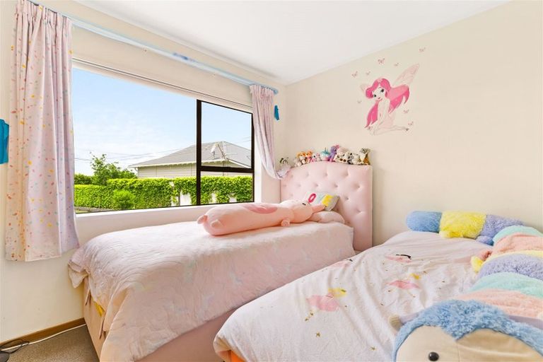 Photo of property in 2/6 Dallinghoe Crescent, Milford, Auckland, 0620