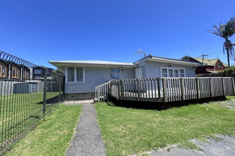 Photo of property in 52a Swanson Road, Henderson, Auckland, 0610