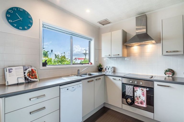 Photo of property in 2/70 Beresford Street, Bayswater, Auckland, 0622