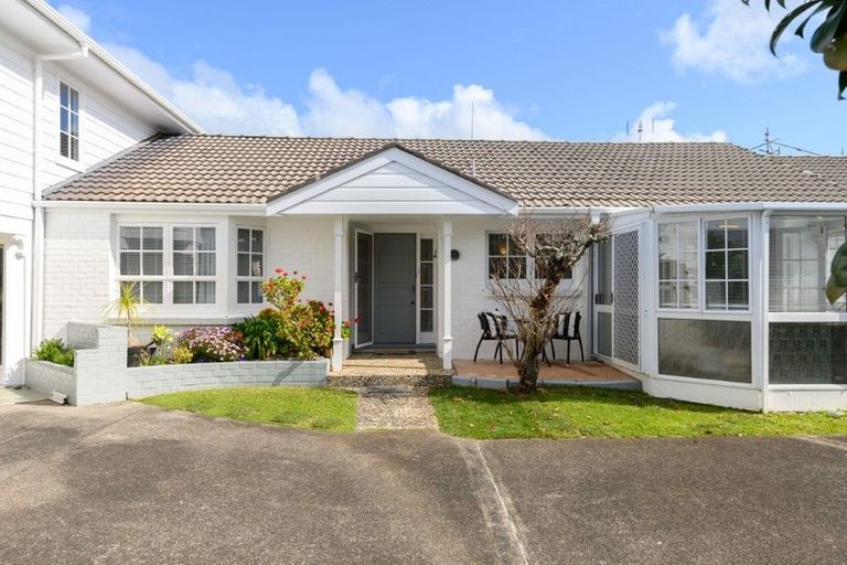 Photo of property in 2/8 Pierce Road, Milford, Auckland, 0620