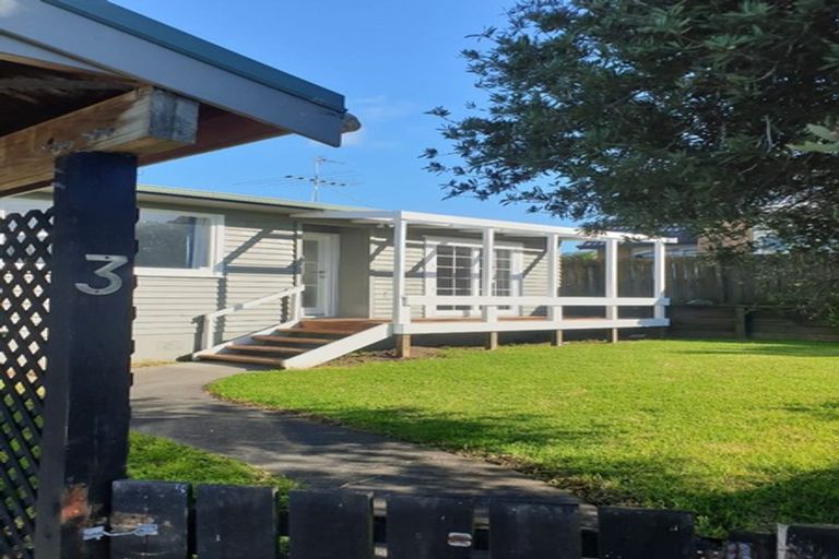 Photo of property in 3 Stevenson Road, Clarks Beach, 2122