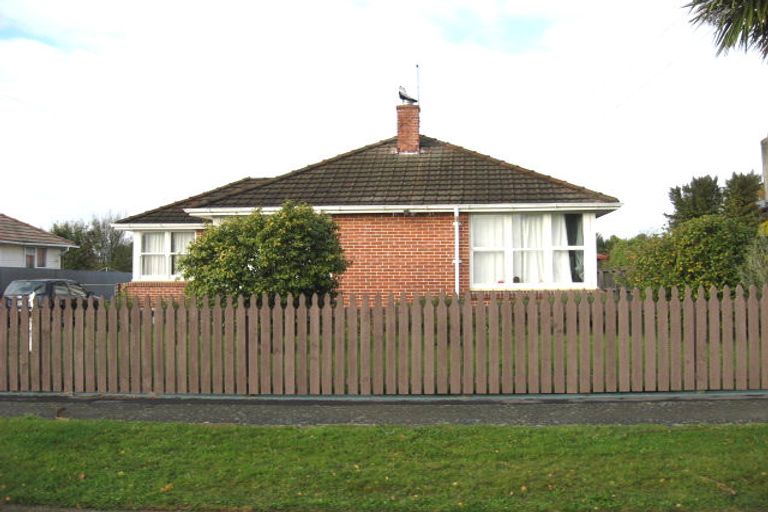 Photo of property in 10 Lambeth Crescent, Northcote, Christchurch, 8052