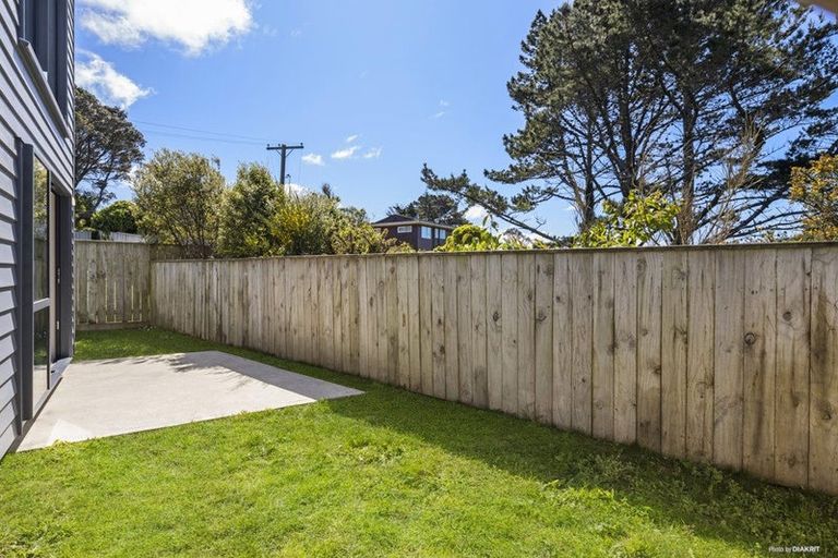 Photo of property in 43 Brindle Way, Newlands, Wellington, 6037
