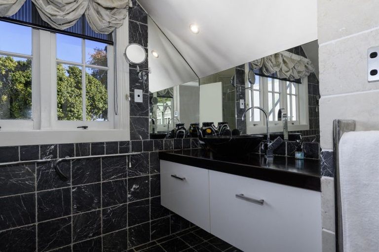 Photo of property in 16 Hinewa Road, Otumoetai, Tauranga, 3110