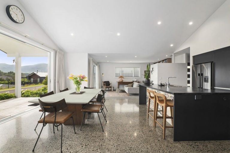 Photo of property in 5 Azalea Lane, Waipahihi, Taupo, 3330