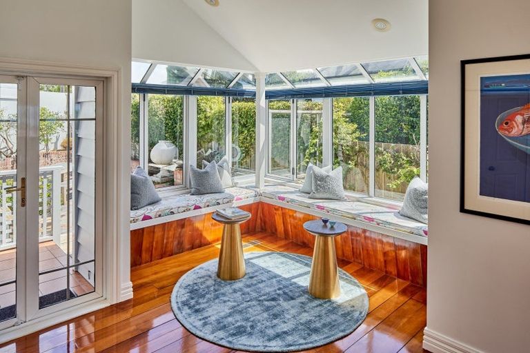 Photo of property in 4 Robieson Street, Roseneath, Wellington, 6011