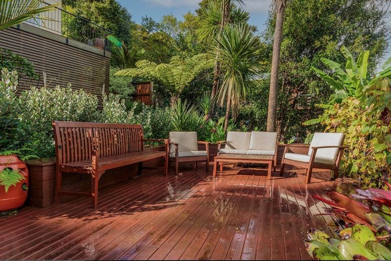 Photo of property in 299 Titirangi Road, Titirangi, Auckland, 0604