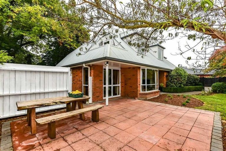 Photo of property in 12 Ilam Park Place, Ilam, Christchurch, 8041