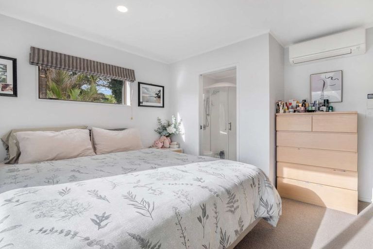 Photo of property in 2/58 James Street, Bayview, Auckland, 0629