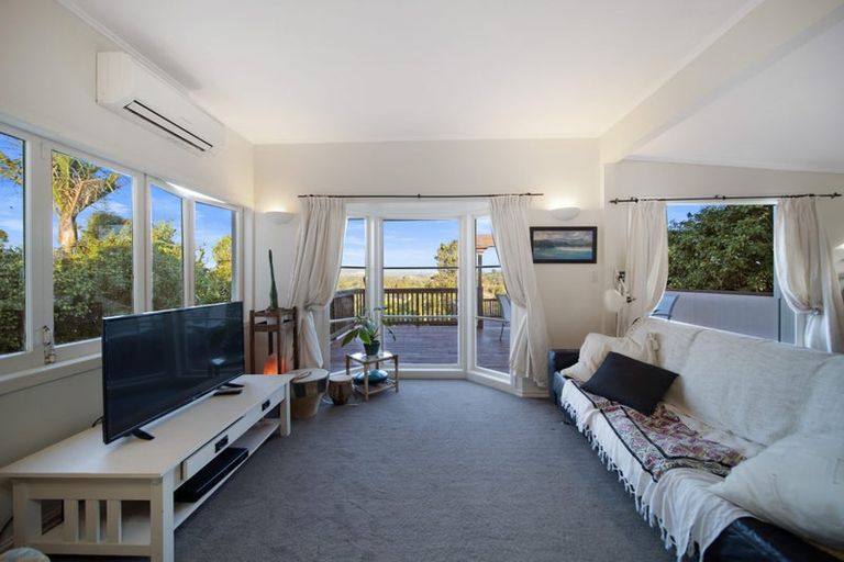 Photo of property in 23 Pohutukawa Avenue, Shelly Park, Auckland, 2014