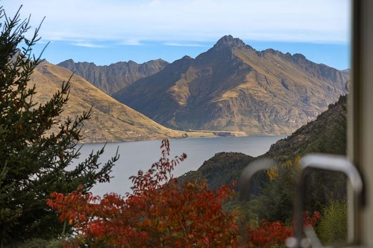 Photo of property in 2a Bird Place, Fernhill, Queenstown, 9300