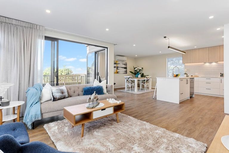 Photo of property in 53a Red Beach Road, Red Beach, 0932