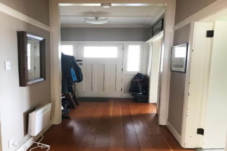 Photo of property in 25 Omar Street, Khandallah, Wellington, 6035