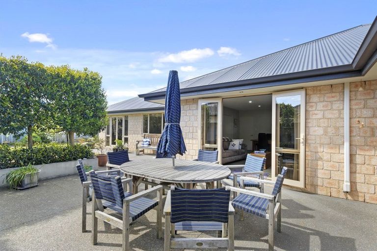 Photo of property in 30 Foresters Crescent, Parklands, Christchurch, 8083