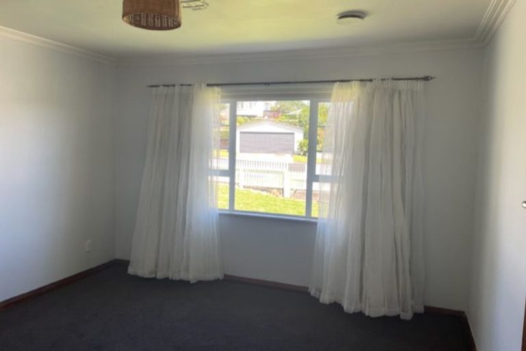 Photo of property in 23 Queens Road, Glen Avon, New Plymouth, 4312