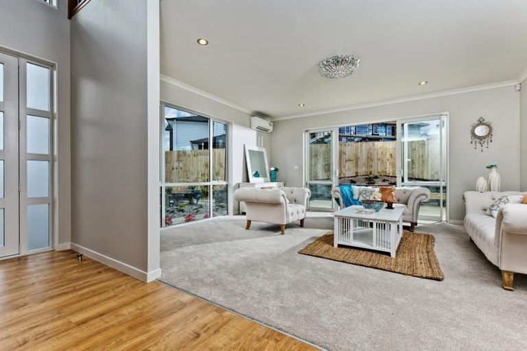 Photo of property in 70 Huntington Park Drive, Greenhithe, Auckland, 0632