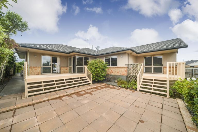 Photo of property in 21 Johnstone Drive, Fitzherbert, Palmerston North, 4410