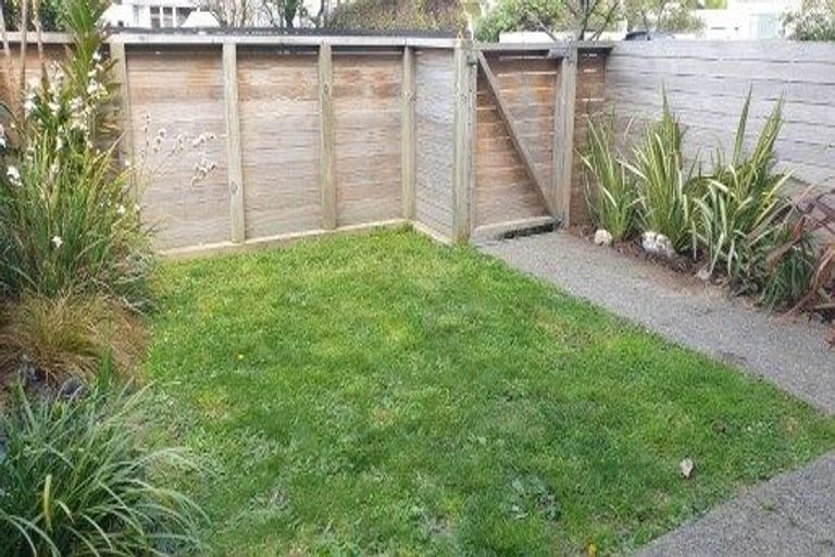 Photo of property in 1/74 Derwent Street, Island Bay, Wellington, 6023