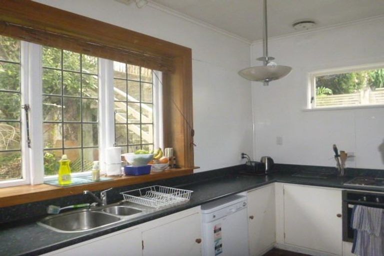 Photo of property in 74 Fairlie Terrace, Kelburn, Wellington, 6021