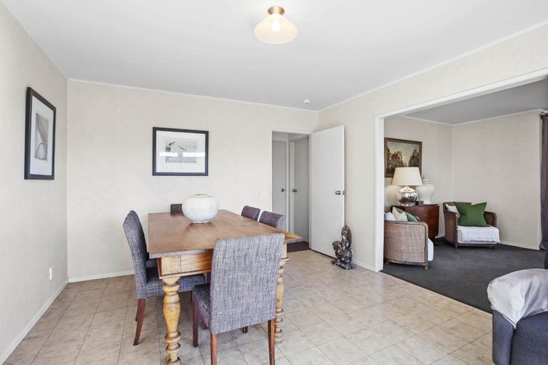 Photo of property in 1/6 Somerton Rise, Henderson, Auckland, 0612