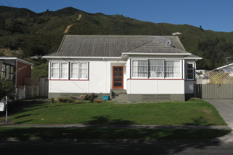 Photo of property in 9 Newcombe Street, Naenae, Lower Hutt, 5011