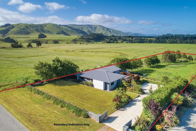 Photo of property in 88 Tokomaru Road East, Tokomaru, Palmerston North, 4474